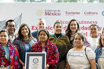 México obtiene el Récord Guinness por la mayor exposición de bordados y tejidos
